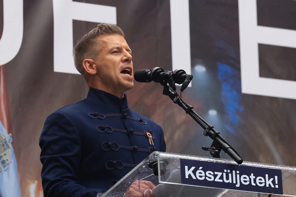 Magyar Péter: „a gatyátokat is lepereljük rólatok” Kép